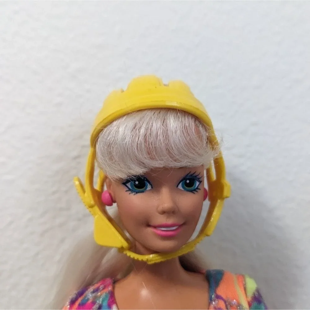 Hot Skatin Barbie Doll Articulated Jointed Blonde Hair Blue Eyes 1993 Mattel
